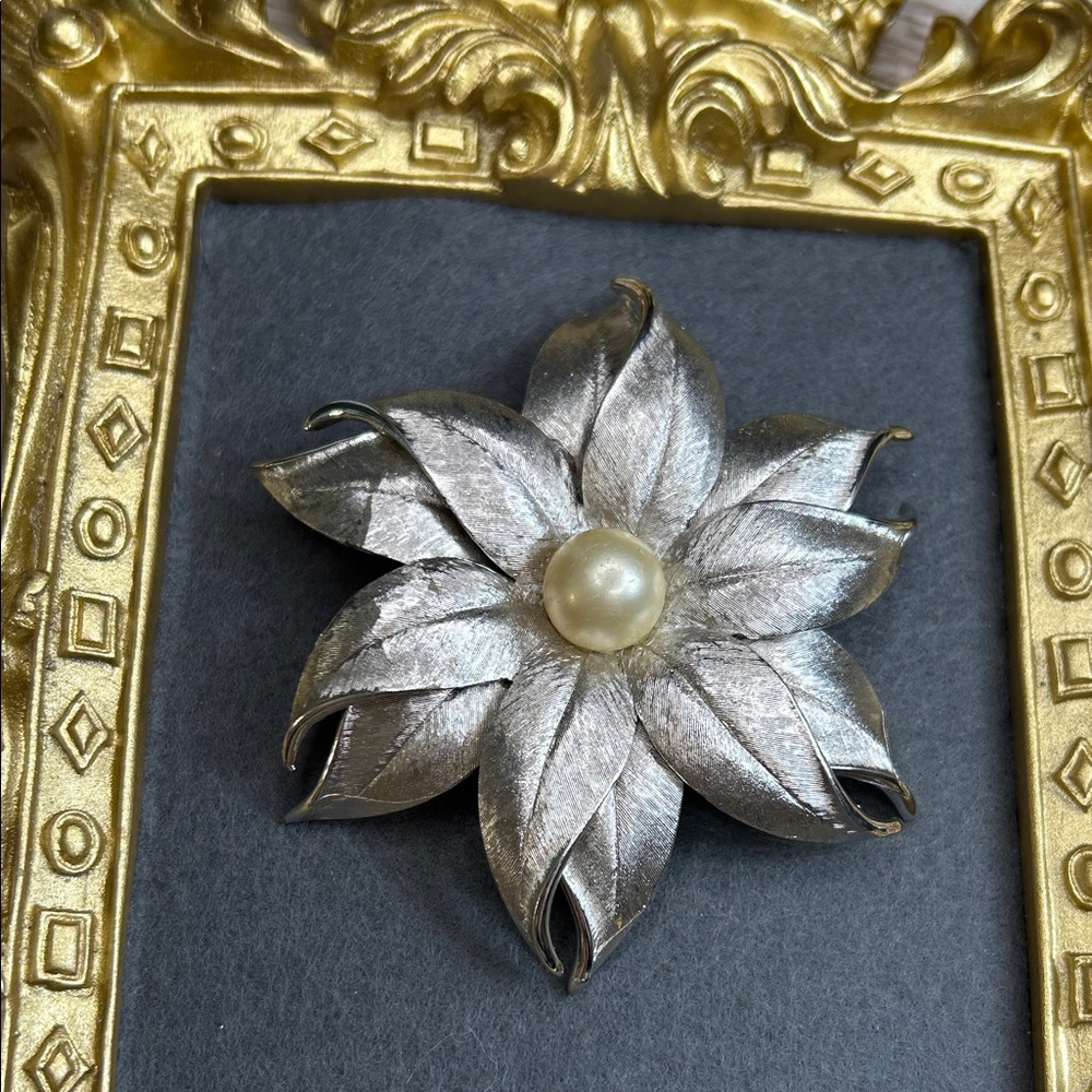 Vintage Judy Lee Silver Large Flower Brooch with Pearl Center
